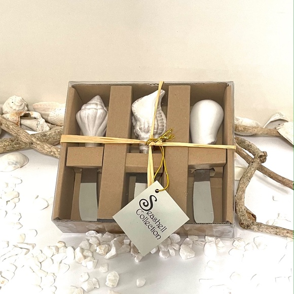 Set of 3 ceramic Sea Shell spreading knives. - Picture 2 of 3